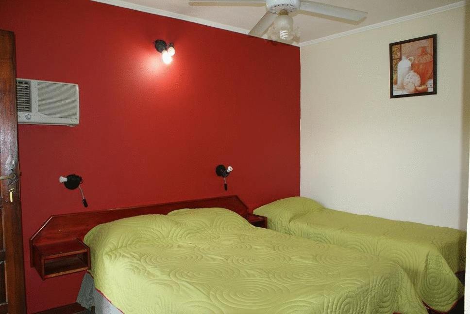 Residencial Noelia Hostel Puerto Iguazu Exterior photo